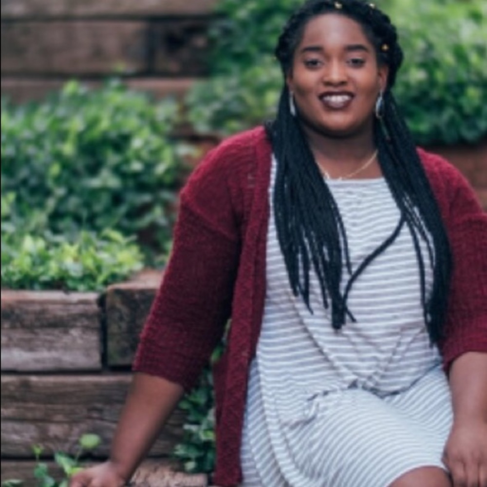 Meet your Posher, Liz